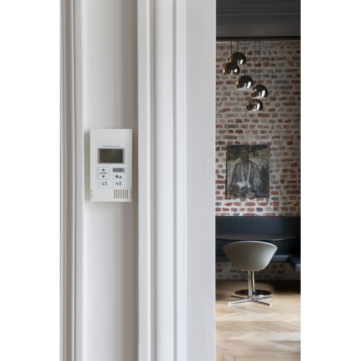 GTC-PAC-YT52CRA-VISUEL-AMBIANCE-SALON-MUR-BRIQUE